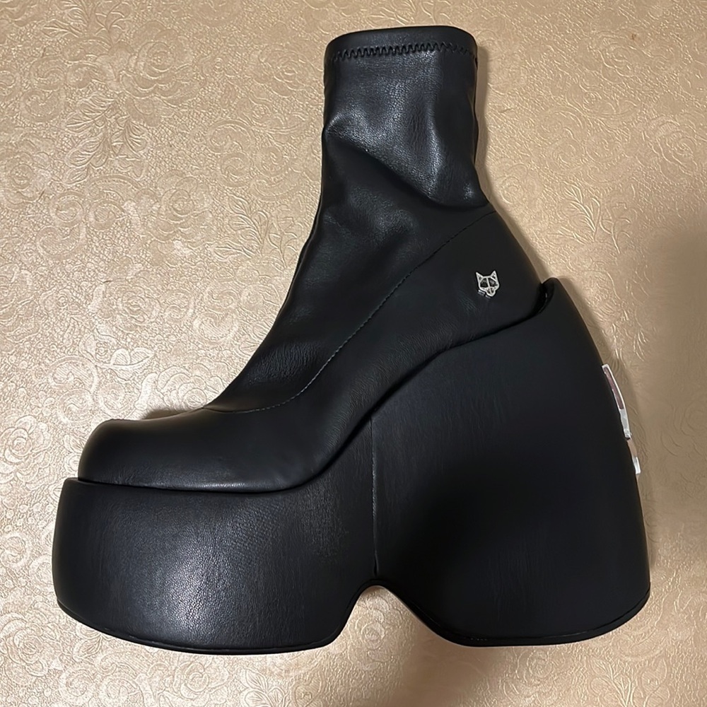 Naked Wolfe shoes in perfect condition.